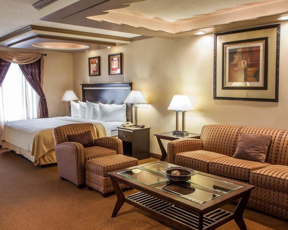 Quality Inn Aurora - Naperville Area Екстериор снимка